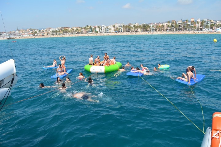 Actividades acuáticas en la costa de Barcelona