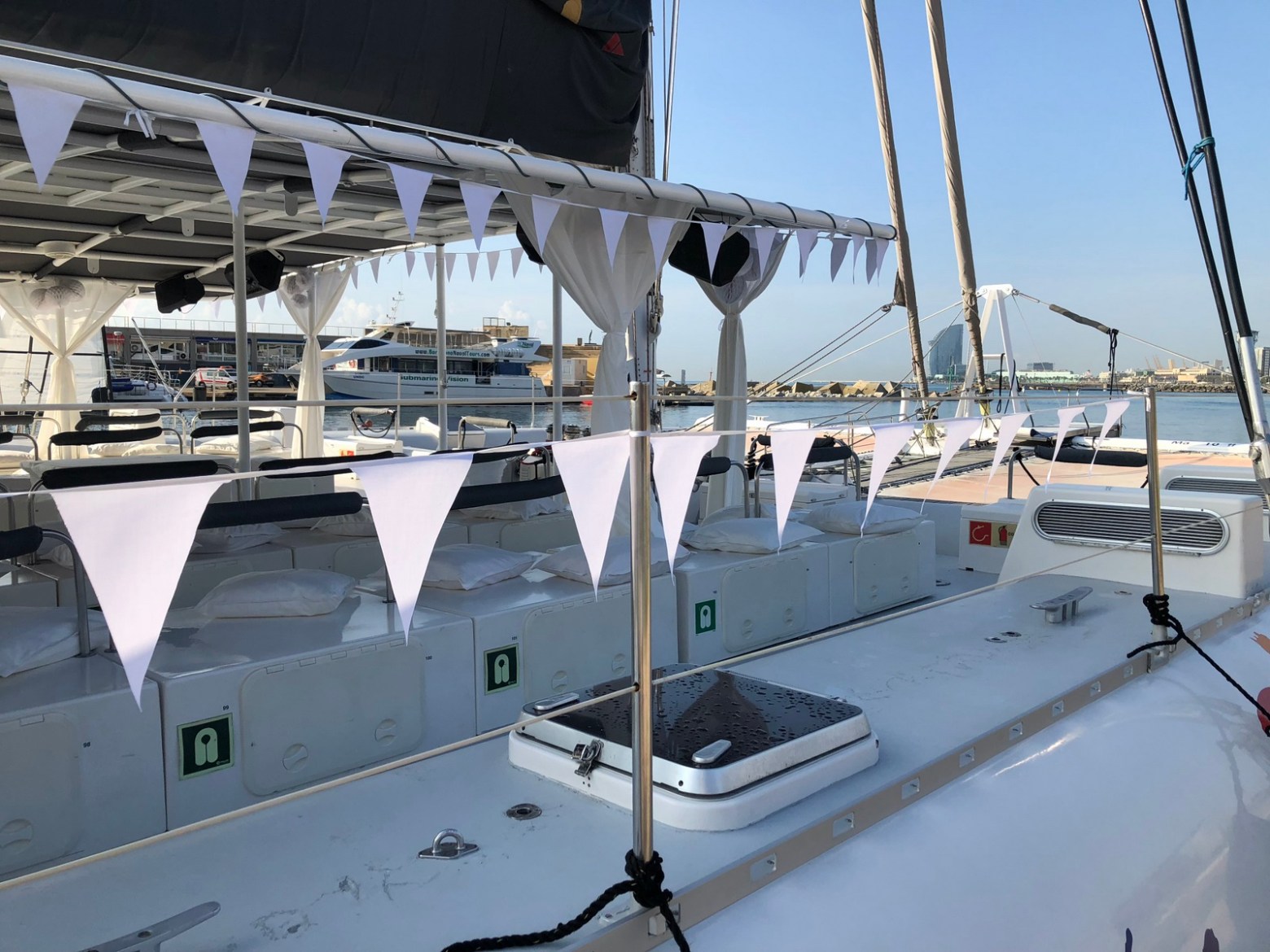 Catamarán decorado para una fiesta